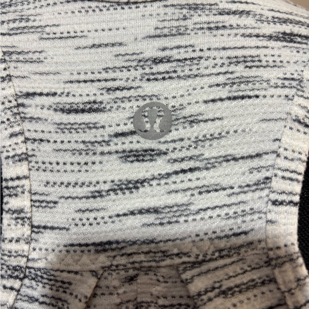 Lululemon tank with cut out back and optional back tie. No tags Measures a  4. - Picture 5 of 7